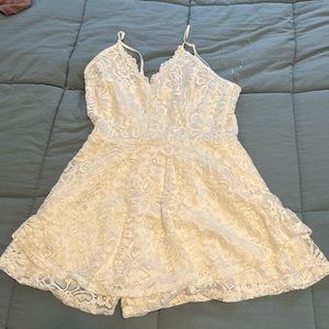 White Windsor romper. NEW WITHOUT TAGS
